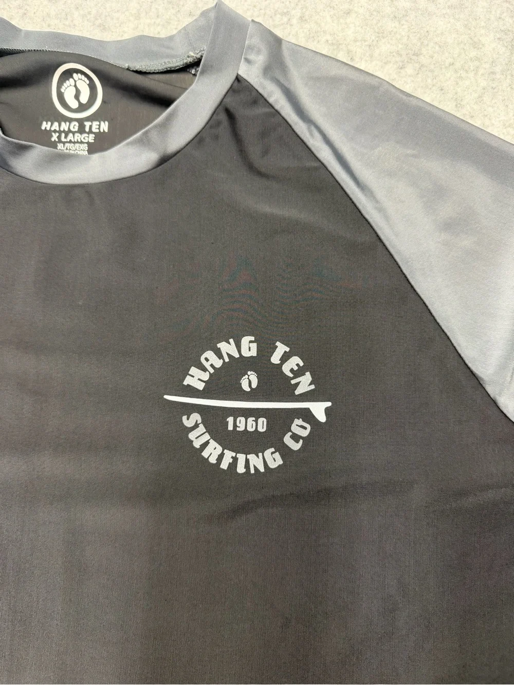 Hang Ten Rash Guard Shirt Mens XL Black Gray Surf Short Sleeve Graphic Swim Top